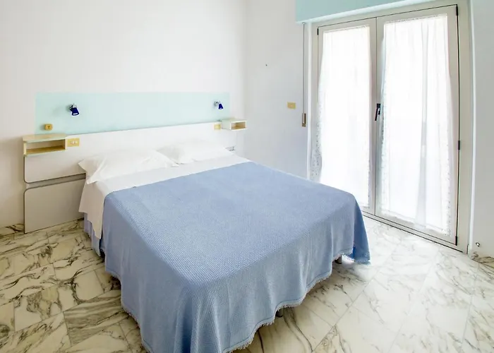 Il Veliero Отель Пинето